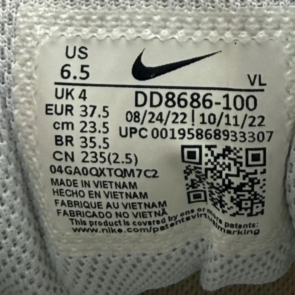Nike Air Winflo 9 Womens Size 6.5 Running Shoes DD8686-100 White Silver